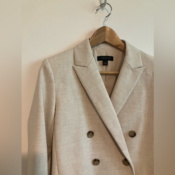 EUC Ann Taylor Cropped Blazer - Picture 2 of 3